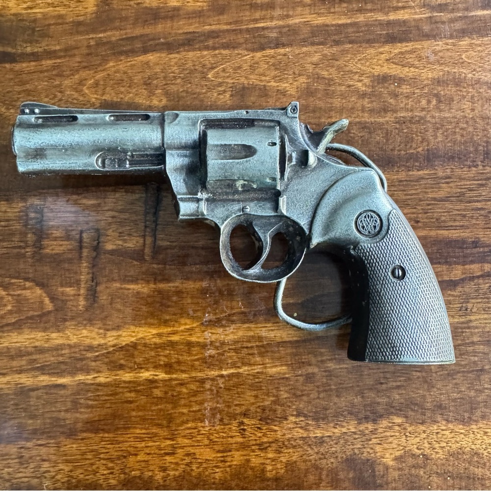 Vintage Bergamot Brassworks 1978 Revolver Replica Belt Buckle
